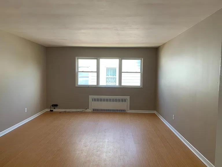 690 Hillside Ave #2 — Photo 3