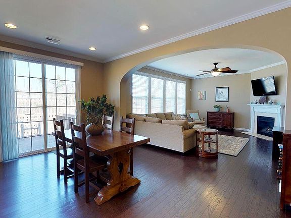 3rd image of 2805 Prospect Pkwy