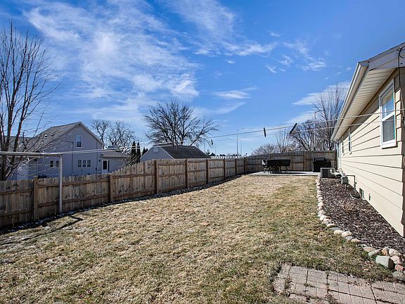 5th image of 413 Madison St