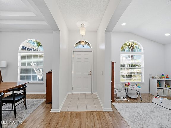 3rd image of 12390 TROPIC Drive