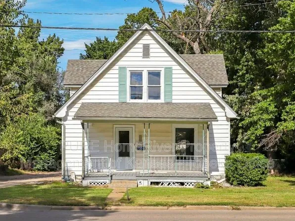 2910 SW 17th St, Topeka, KS 66604