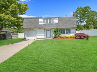 23 Huxley Ln, Ronkonkoma, NY 11779
