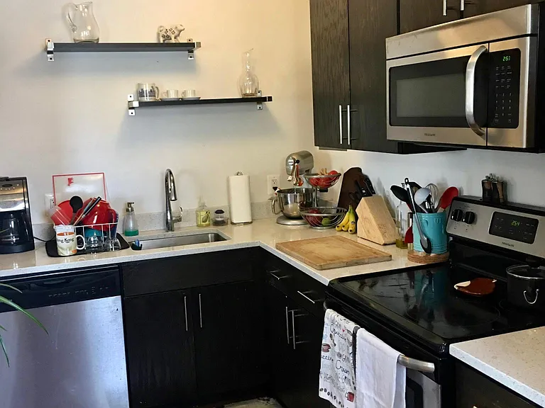 605 N Irving St #23 — Photo 14