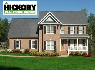 1035 Ashton Glen Cir, Hickory, NC 28602