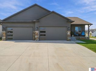 1045 N 107th St, Lincoln, NE 68527