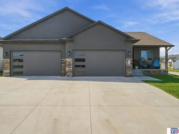 1045 N 107th St, Lincoln, NE 68527