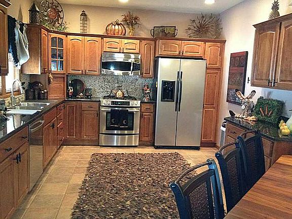 4th image of 8420 Highlands Ln #8420