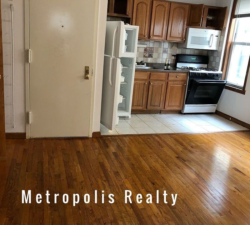 1st image of 2438 33rd St APT 2R