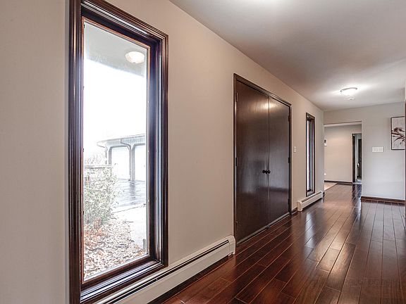 3rd image of 8 Edward Ln
