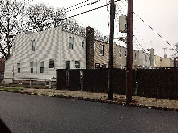 3rd image of 5723 Avenue L