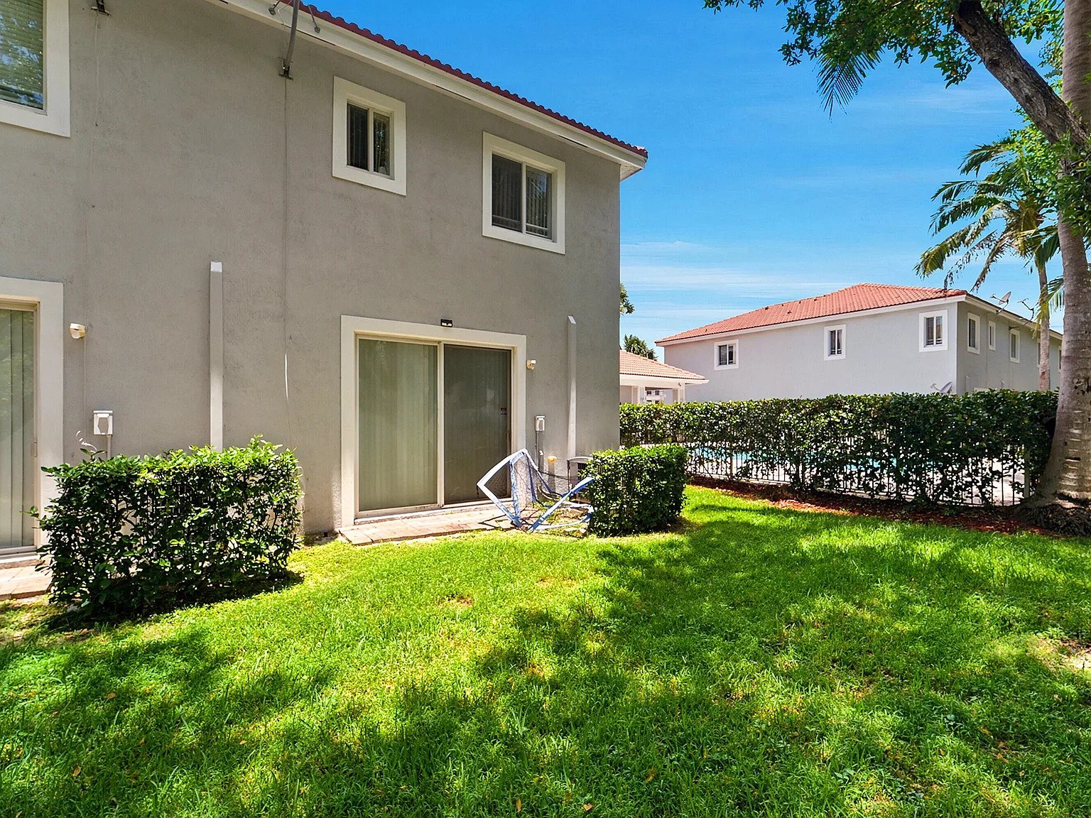 3 bed, 2.5 bath, 1688 sqft, $2,950 — Photo 3