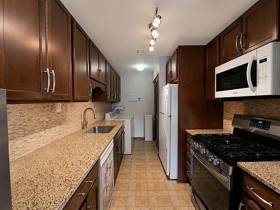 5th image of 20209 S Graceland Ln #20209