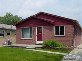 25139 Fairgrove St, Woodhaven, MI 48183