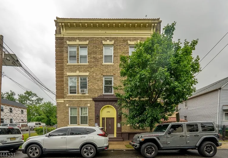 290 Ogden St — Photo 1