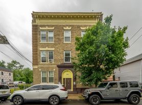 290 Ogden St, Orange, NJ