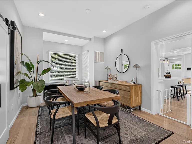 15 Bayview Ave — Photo 10