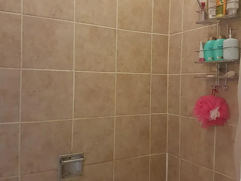Shower/Bathtub