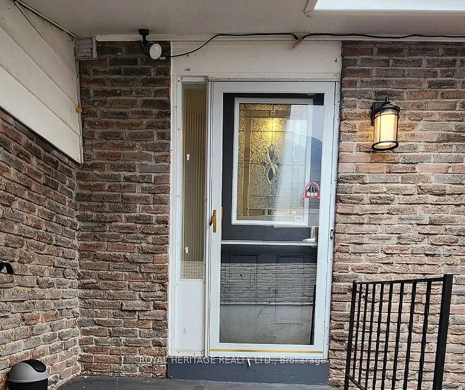 3 bed, $2,500 — Photo 2