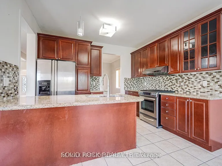 15 Roundstone Dr — Photo 9