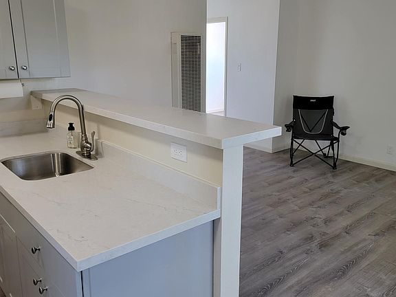 5th image of 3555 Lincoln Ave #26