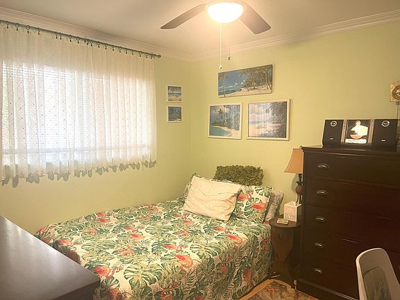 4th image of 2615 Garden Drive N #111