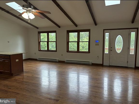 4th image of 264 Cedar Ln