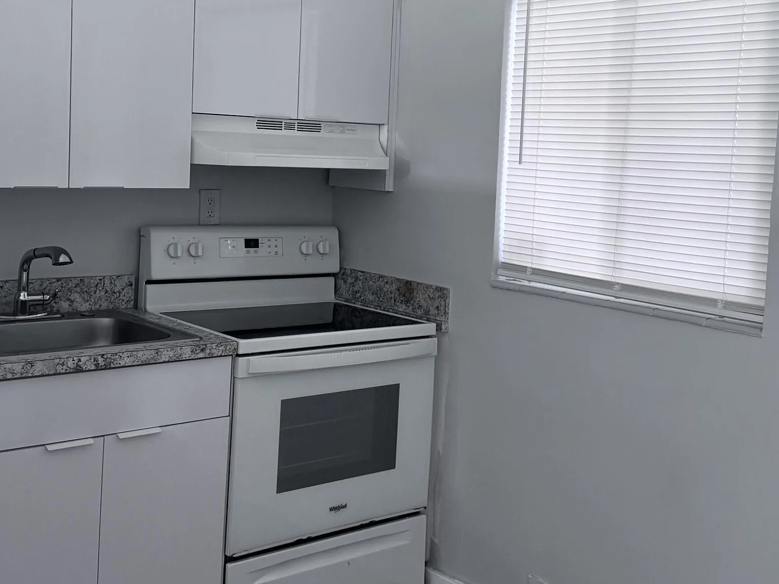 1 bed, 1.0 bath, 3945 sqft, $1,700 — Photo 4