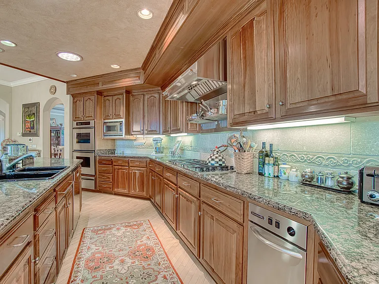 2703 Brush Creek Rd — Photo 17