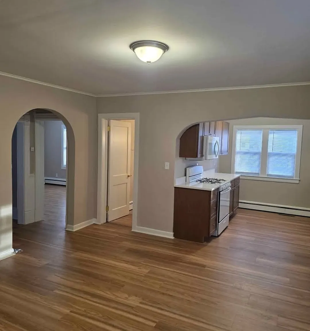 5 bed, 2152 sqft, $2,750 — Photo 4