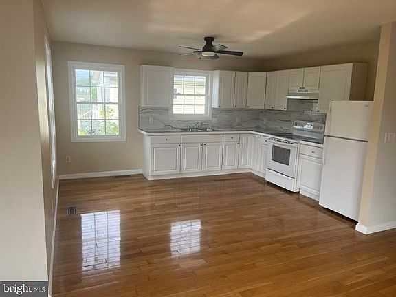 2nd image of 313 S Railroad Ave