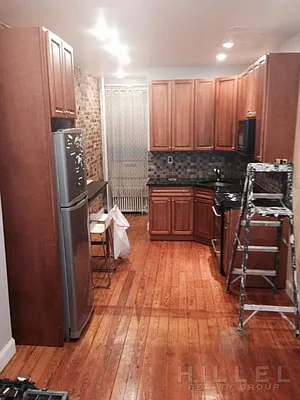 Rented by Hillel Realty Group | media 35