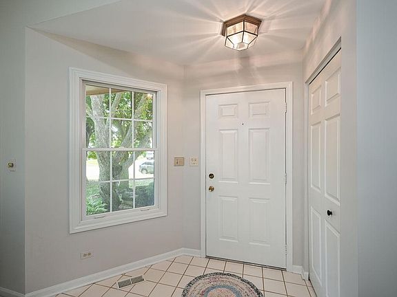4th image of 1090 Bradbury Cir