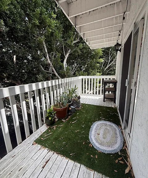 Deck facing La Jolla, Top Floor