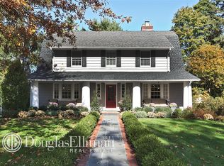 15 Woodland Dr, Plandome, NY 11030