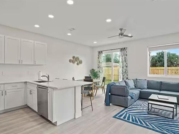 5th image of 1547 W 26th Court