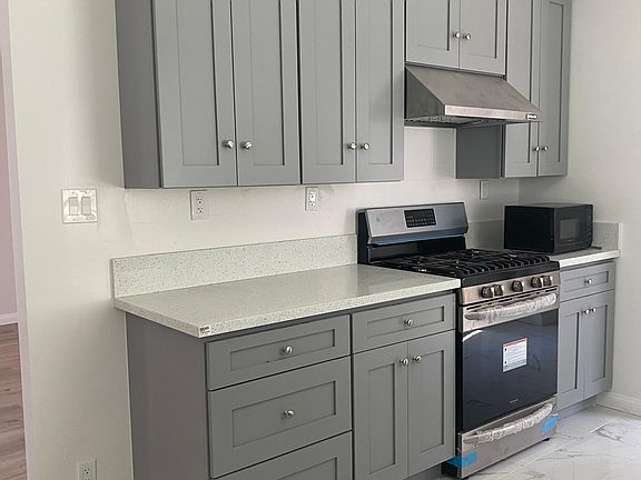 4th image of 17006 S Berendo Ave