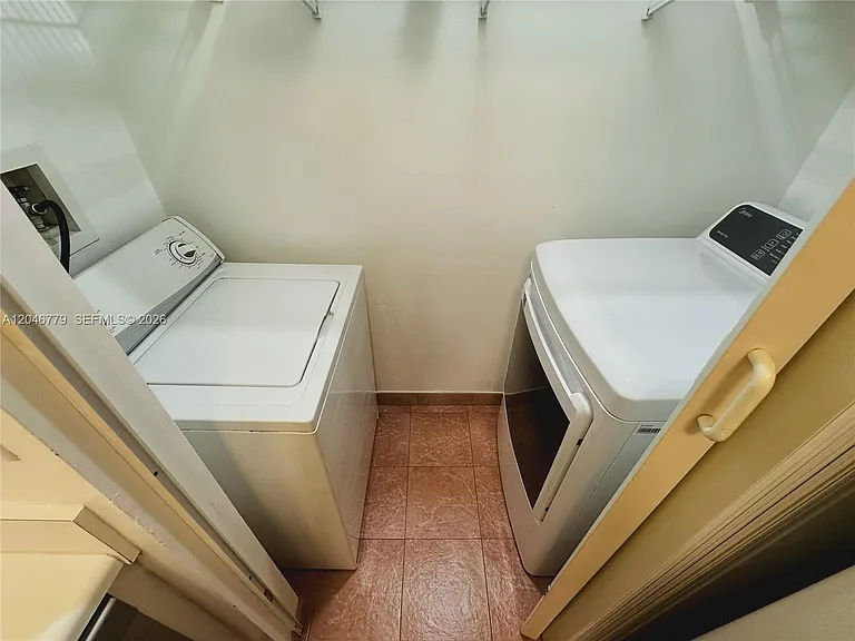 927 NE 199th St #101 — Photo 10