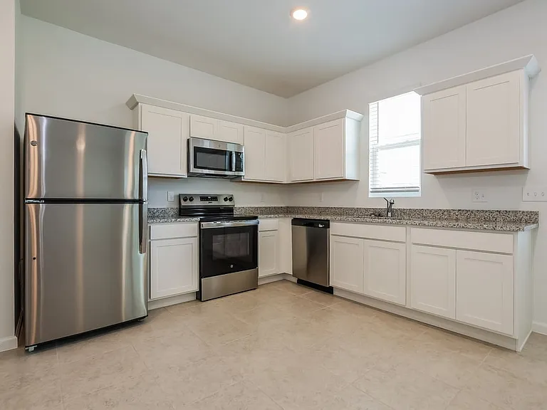 2042 Hemingway Cir — Photo 7