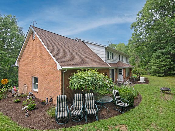 3rd image of 108 Montague Dr