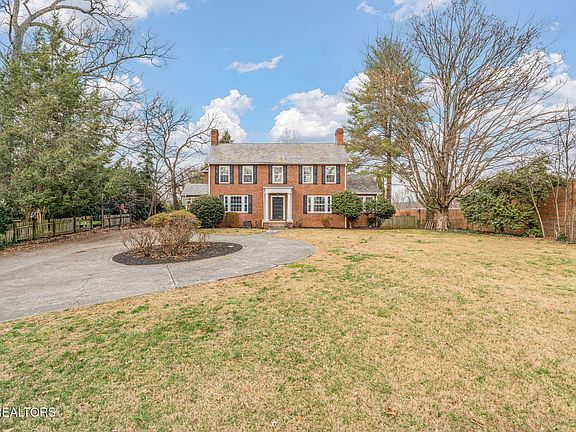 3rd image of 3823 Kingston Pike