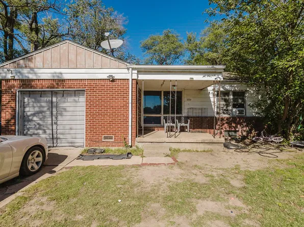 8008 E Gilbert St, Wichita, KS 67207