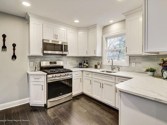 5th image of 152 Oakes Ave