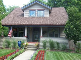 315 S Walnut St, Howell, MI 48843