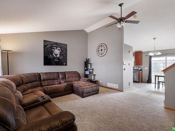 3rd image of 16147 Cherrywood St