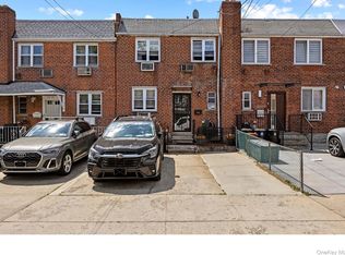 6322 71st St, Middle Village, NY 11379