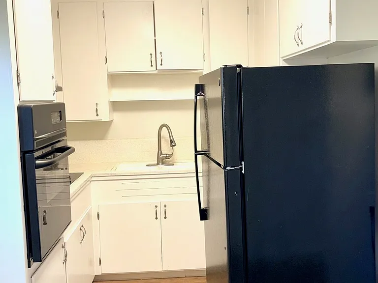 655 Mariposa Ave #9 — Photo 1