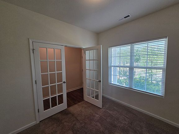 3rd image of 76 Saddle Oaks Ln