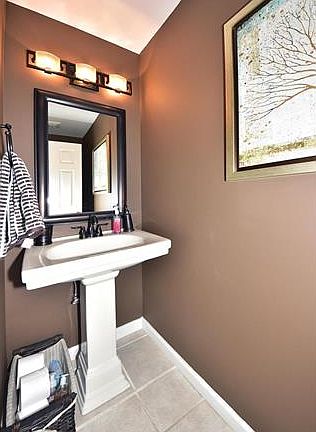 3rd image of 1543 Charlemont Dr