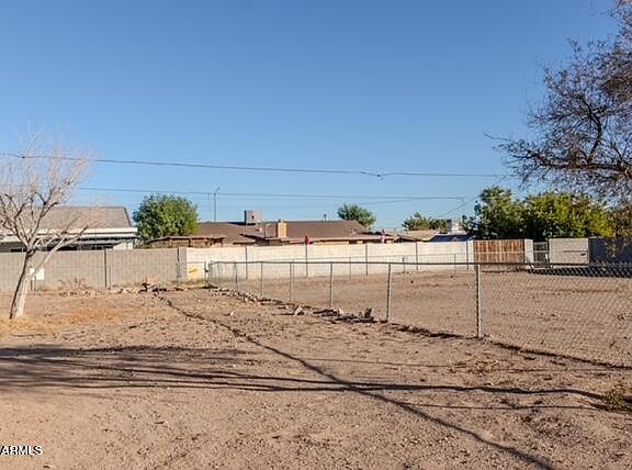 3rd image of 16039 N HOLLYHOCK Street