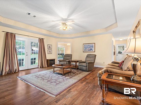 4th image of 8080 Stratford Dr